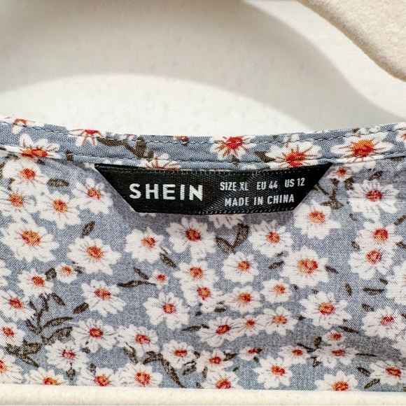 Ditsy Floral Ruffle Hem Surplice Blouse SHEIN XL Extra Large Green - Picture 4 of 6